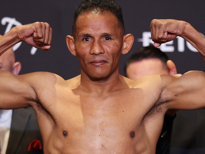 ismael-barroso-destroys-ohara-davies-in-one-round-for-wba-interim-title